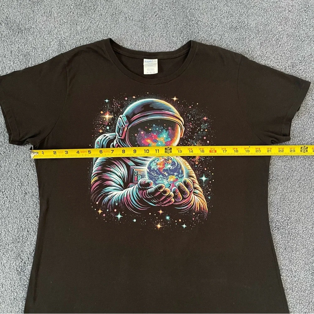 Women's Astronaut Galaxy Space Graphic Tee Women’s Large - Picture 4 of 8